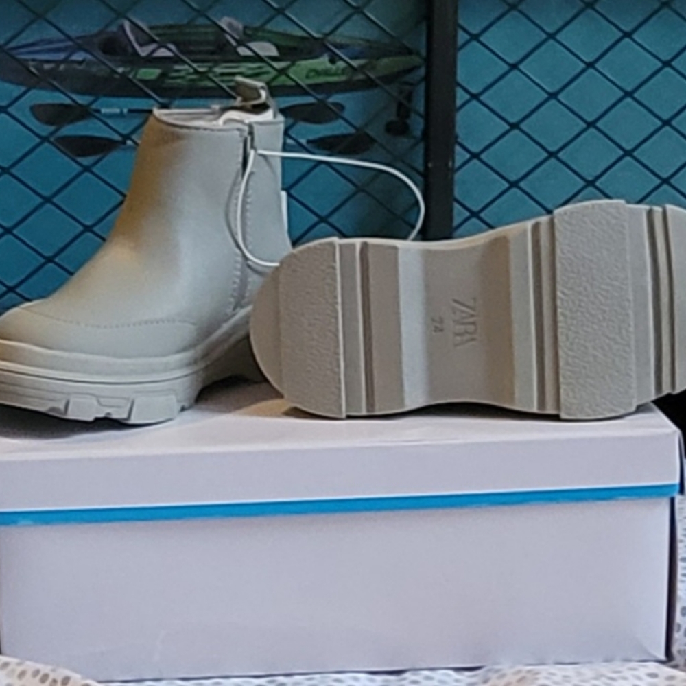 Zara Waterproof boots for Toddlers 2/3yr old